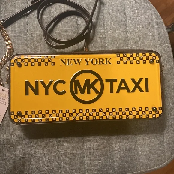 Michael Kors NYC license plate crossbody NWT - Picture 3 of 12